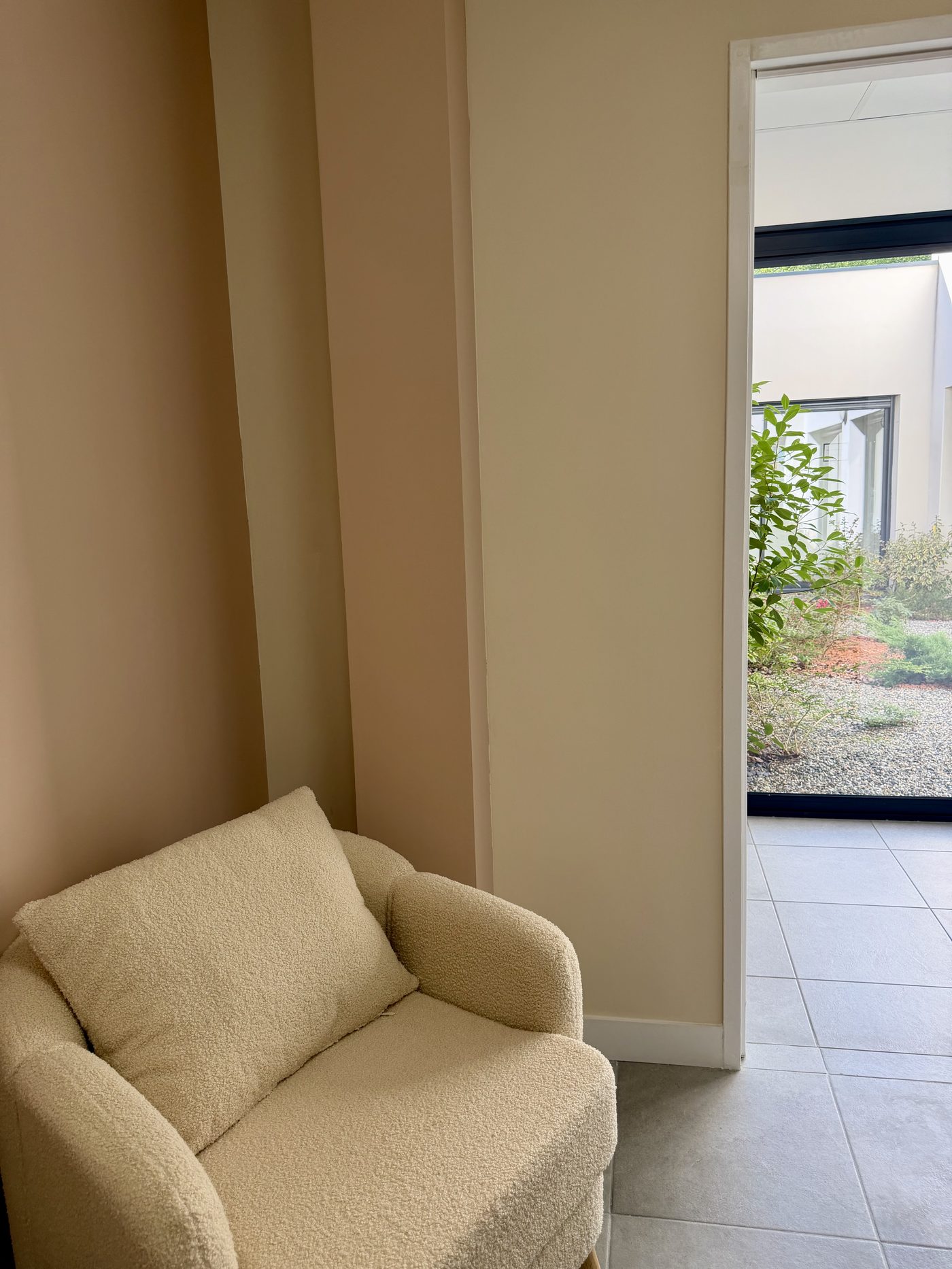L'espace détente du centre, ouvert sur le patio